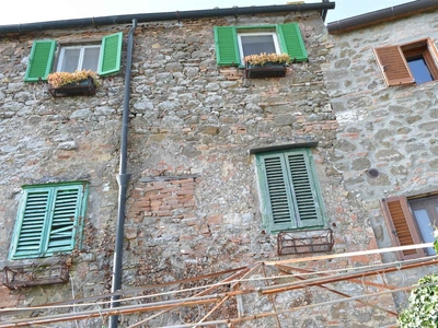 Casa semi indipendente in vendita a Montecatini Val Di Cecina Pisa