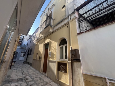Casa singola abitabile in zona Carbonara - Ceglie a Bari