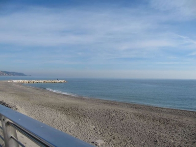 LIBERO, VISTA MARE, A 100 MT DALLA SPIAGGIA