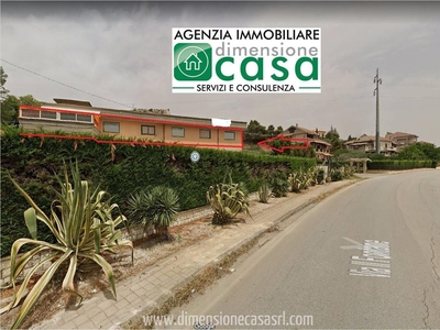 Locale commerciale in affitto a Caltanissetta