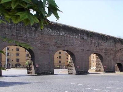 Palazzina commerciale in affitto a Roma