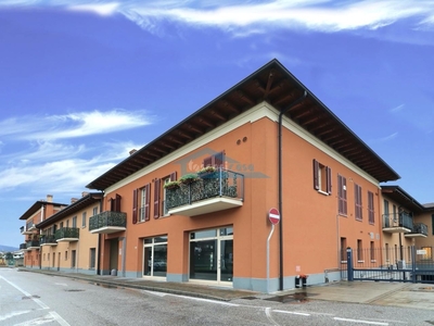 Palazzina commerciale in vendita a Palazzolo Sull'Oglio