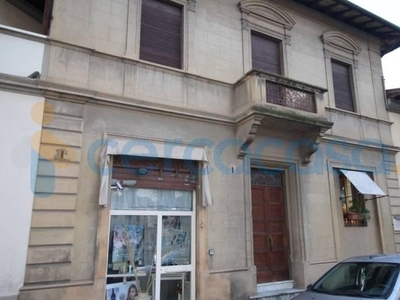 Palazzo da ristrutturare, in vendita in Via Gramsci, Montevarchi
