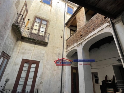 Palazzo in vendita a Cosenza