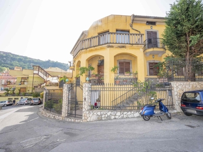 Palazzo in vendita a Messina