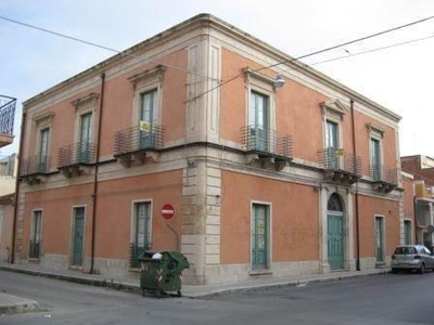 Palazzo in vendita a Vittoria