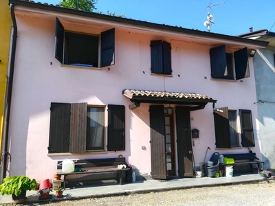 Porzione di casa in vendita a Carpaneto Piacentino