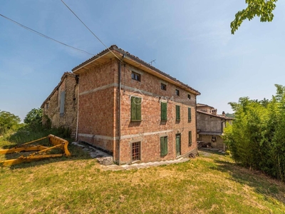 Porzione di casa in vendita a Medesano