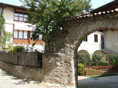 Porzione di casa in vendita a Puegnago Sul Garda