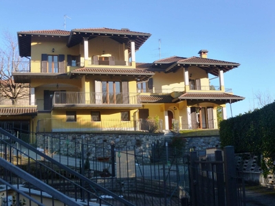 Porzione di villa in vendita a Nebbiuno