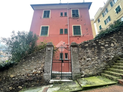 Quadrilocale in vendita a Genova, Marassi