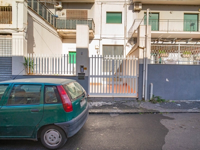 Quadrilocale in Via Mentana 2 in zona Via p. Nicola - Picanello a Catania