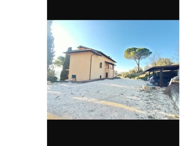 Rustico/Casale in vendita a Deruta, Frazione Ponte Nuovo, Via Cianella 27