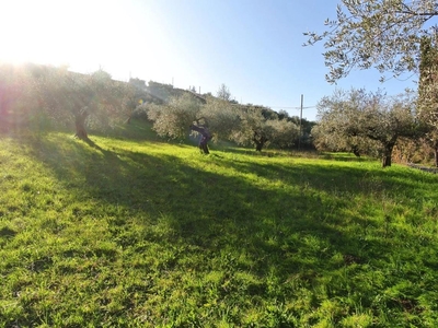 Terreno edificabile in vendita a Loreto Aprutino