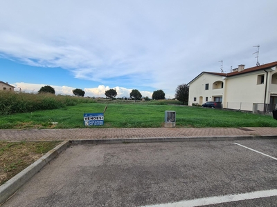 Terreno edificabile residenziale in vendita a Borgo Veneto