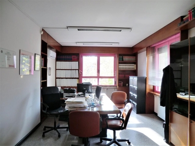Ufficio in affitto a Erba