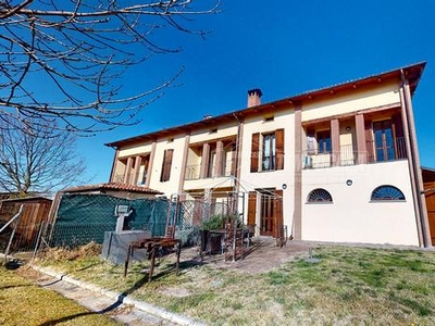 PORZIONE DI VILLA CON GIARDINO PRIVATO