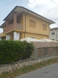 Villa a schiera in affitto a Pietrasanta