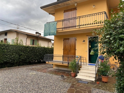 Villa a schiera in vendita a Camaiore