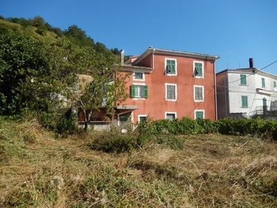 Villa a schiera in vendita a Varese Ligure