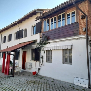 Villa bifamiliare in vendita a Albuzzano