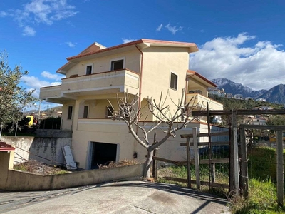 Villa bifamiliare in vendita a Belvedere Marittimo