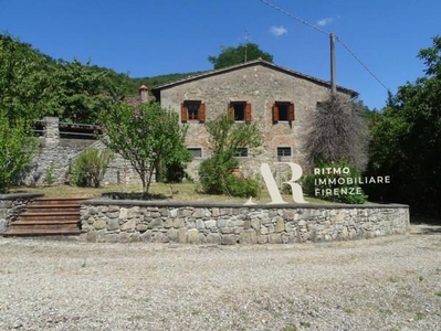 Villa bifamiliare in vendita a Borgo San Lorenzo