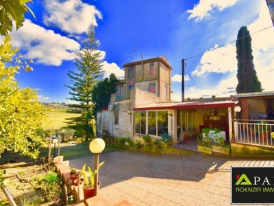 Villa bifamiliare in vendita a Canicatti'