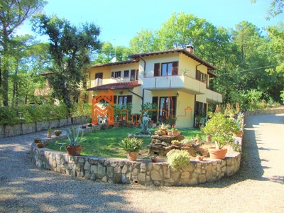 Villa bifamiliare in vendita a Castiglion Fibocchi
