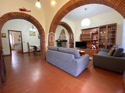 Villa bifamiliare in vendita a Cavriglia