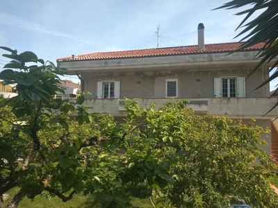 Villa bifamiliare in vendita a Francavilla Al Mare