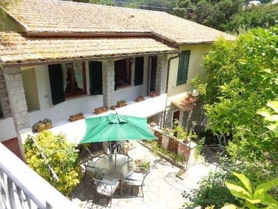 Villa bifamiliare in vendita a Marciana