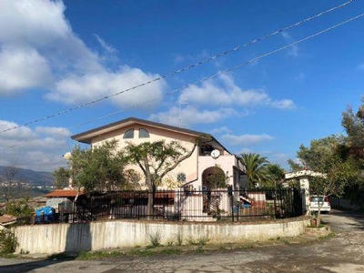 Villa bifamiliare in vendita a Mendicino