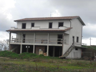 Villa bifamiliare in vendita a Montefiascone