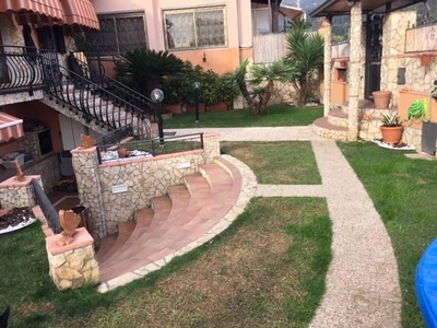 Villa bifamiliare in vendita a Montignoso