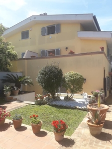 Villa bifamiliare in vendita a Nettuno
