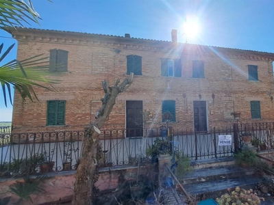 Villa bifamiliare in vendita a Ostra