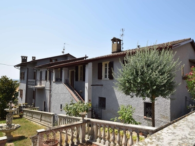 Villa bifamiliare in vendita a Perugia