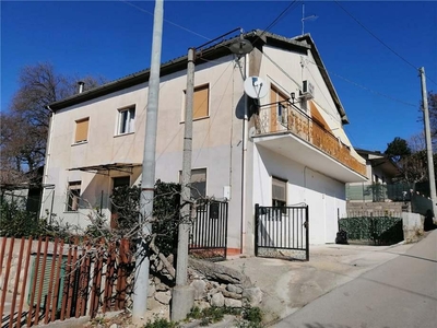 Villa bifamiliare in vendita a Pontecorvo