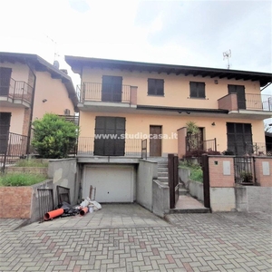 Villa bifamiliare in vendita a Santa Cristina E Bissone
