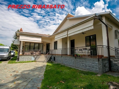 Villa bifamiliare in vendita a Solaro