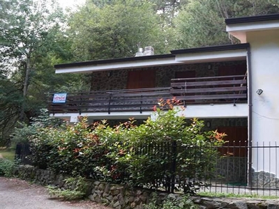 Villa bifamiliare in vendita a Spezzano Della Sila