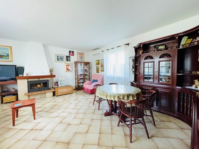 Villa bifamiliare in vendita a Tavagnacco