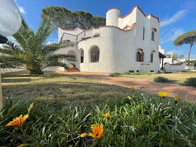 Villa bifamiliare in vendita a Terracina Latina
