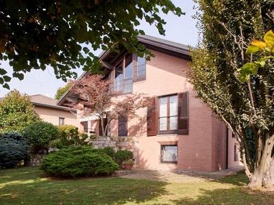 Villa bifamiliare in vendita a Vedano Olona