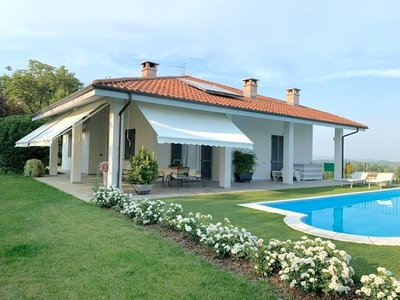 Villa di pregio con piscina