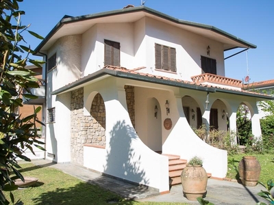 Villa in affitto a Camaiore