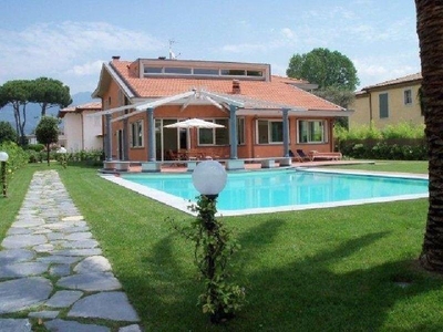 Villa in affitto a Forte Dei Marmi