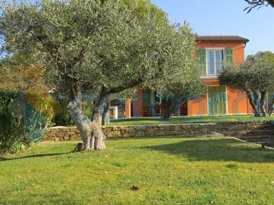 Villa in ottime condizioni in vendita a Vallebona