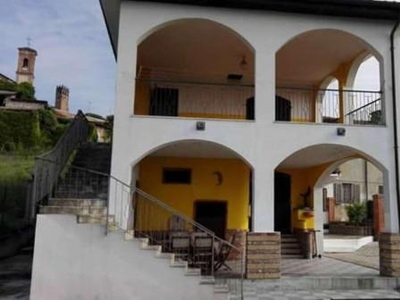 Villa in vendita a Camino